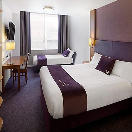 Premier Inn Chippenham Чипенхэм Экстерьер фото
