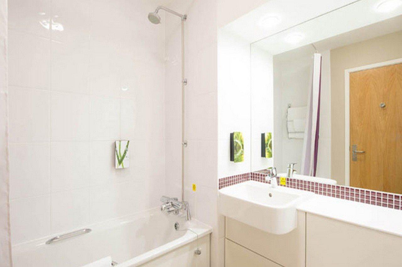 Premier Inn Chippenham Чипенхэм Экстерьер фото