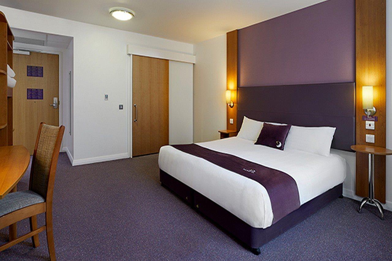 Premier Inn Chippenham Чипенхэм Экстерьер фото