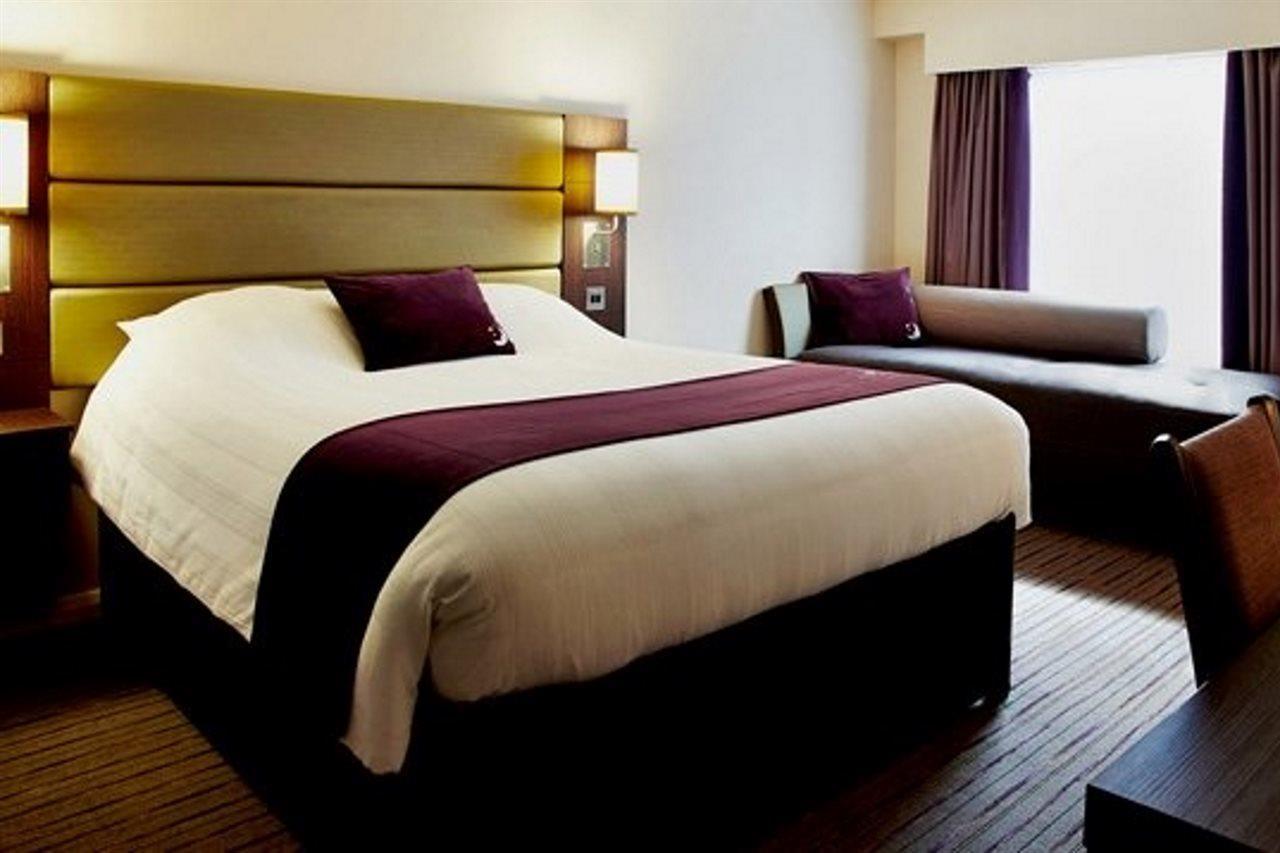 Premier Inn Chippenham Чипенхэм Экстерьер фото