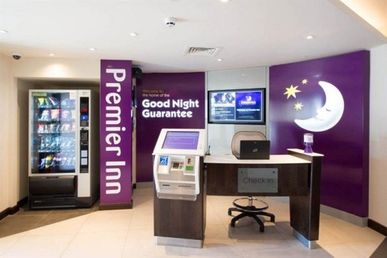 Premier Inn Chippenham Чипенхэм Экстерьер фото