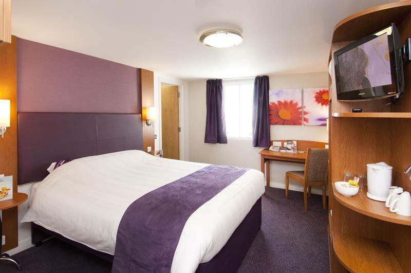 Premier Inn Chippenham Чипенхэм Экстерьер фото