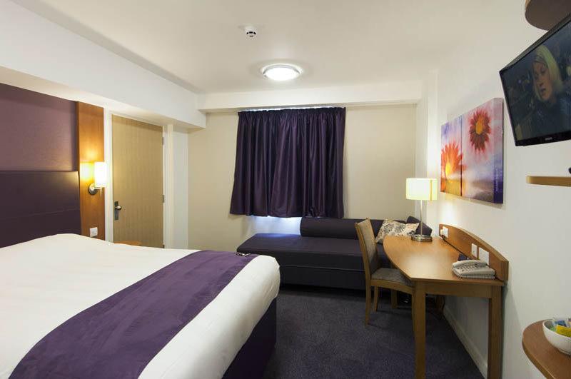 Premier Inn Chippenham Чипенхэм Экстерьер фото